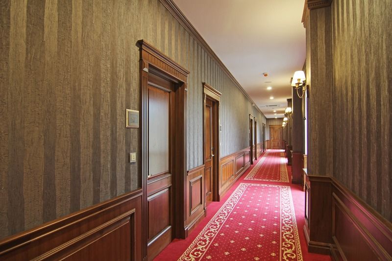 Orion Hotel Bishkek Exterior foto A corridor in a hotel