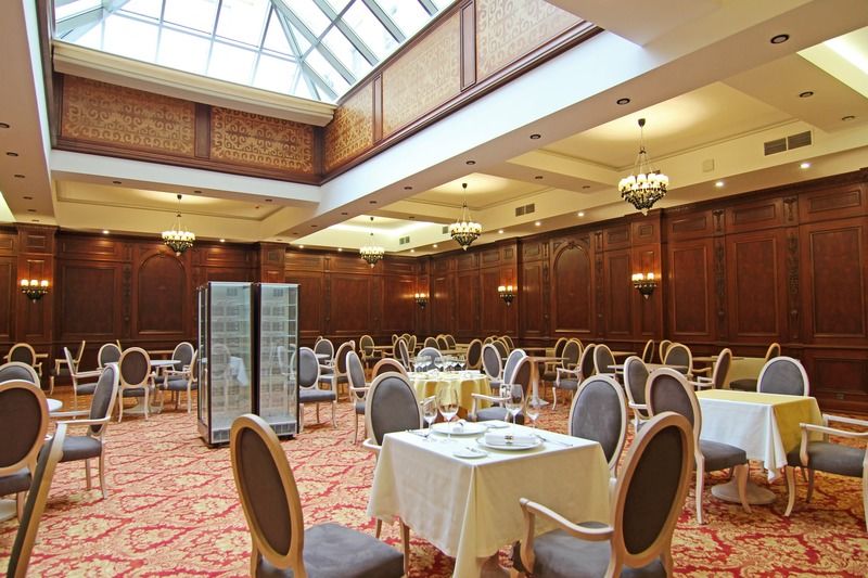Orion Hotel Bishkek Exterior foto Restaurant