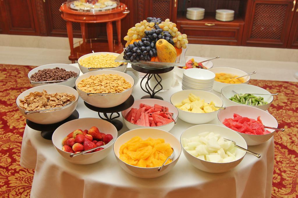 Orion Hotel Bishkek Exterior foto Fruit salad