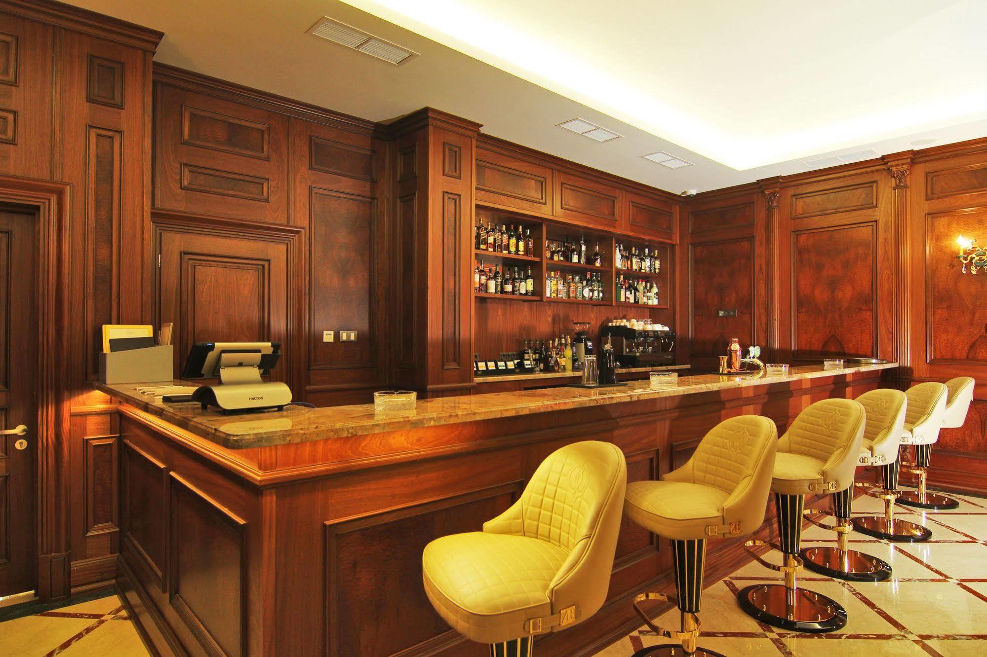 Orion Hotel Bishkek Exterior foto The bar at the St. Regis
